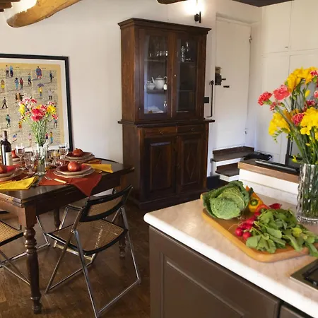 La Mansardina Beccheria 1 Double Bedroom, 1 Sofa Bed *