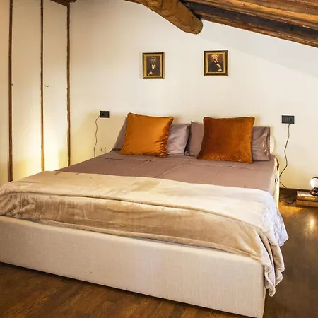 La Mansardina Beccheria 1 Double Bedroom, 1 Sofa Bed ルッカ