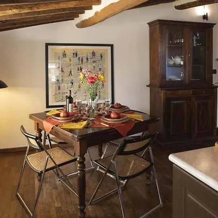 La Mansardina Beccheria 1 Double Bedroom, 1 Sofa Bed Apartment