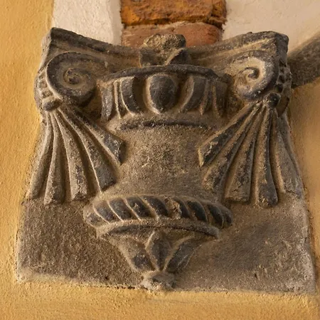 La Mansardina Beccheria 1 Double Bedroom, 1 Sofa Bed *